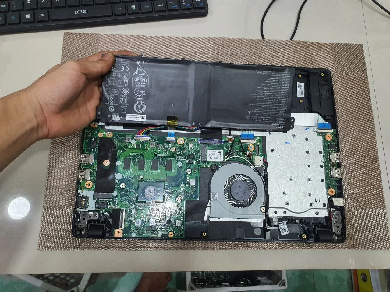 cara mengatasi laptop mati total baterai tanam